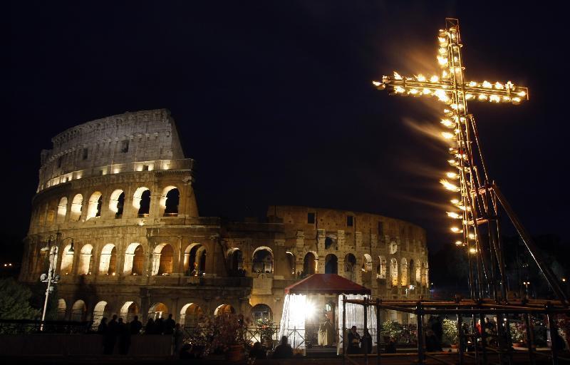 via-crucis-colosseo-easter-rome