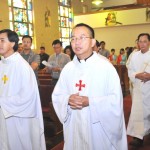 Lm Nguyễn Thảo, SJ (bên trái), và Lm Vũ Xuân Minh